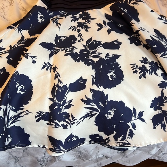 Blue and white dress - Picture 3 of 3